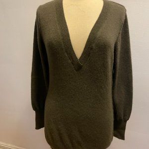 Subtle Luxury California cashmere hunter green V-neck sweater
